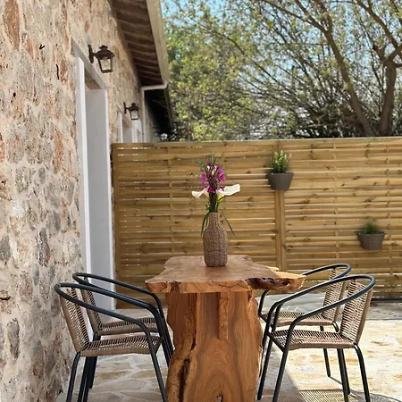 Orianthia Stone Holiday home
