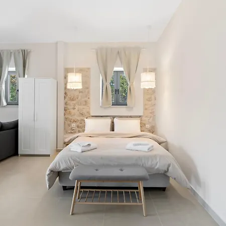 Holiday home Orianthia Stone