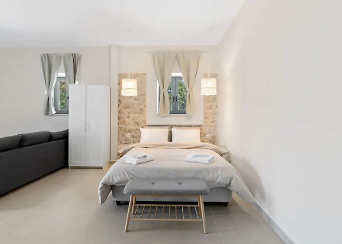 Holiday home Orianthia Stone