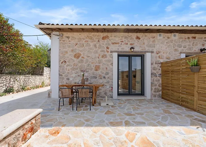 Orianthia Stone * Marantochori